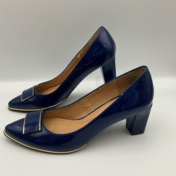 Andrew Geller Heels Size 6.5 Navy Heels with Gold Accents - Picture 2 of 11